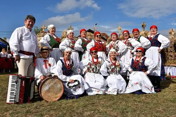 Dożynki w Brzezinach: święto plonów, które połączyło całą społeczność