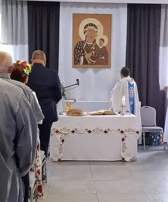 Mieszkańcy Brzezin przygotowali wyjątkowy ołtarz w remizie OSP