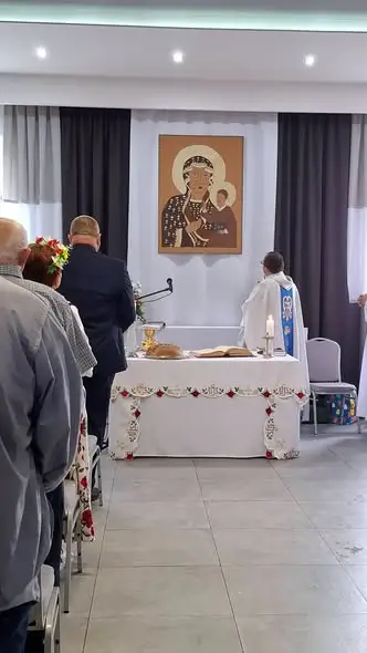 Mieszkańcy Brzezin przygotowali wyjątkowy ołtarz w remizie OSP
