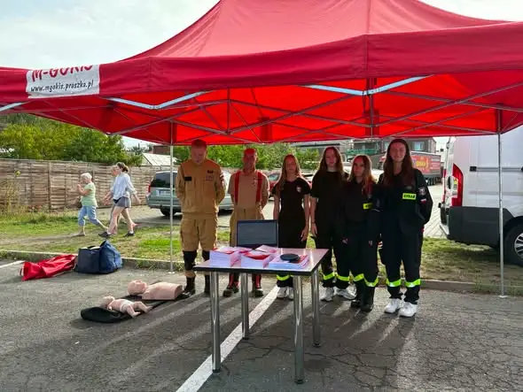 Szkolenie z obrony cywilnej na targowisku w Praszce – mieszkańcy uczyli się reagować w kryzysie
