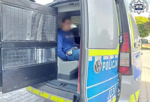 Policjanci po służbie zatrzymali złodzieja kosmetyków w Oleśnie