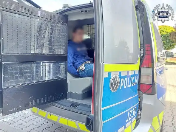 Policjanci po służbie zatrzymali złodzieja kosmetyków w Oleśnie