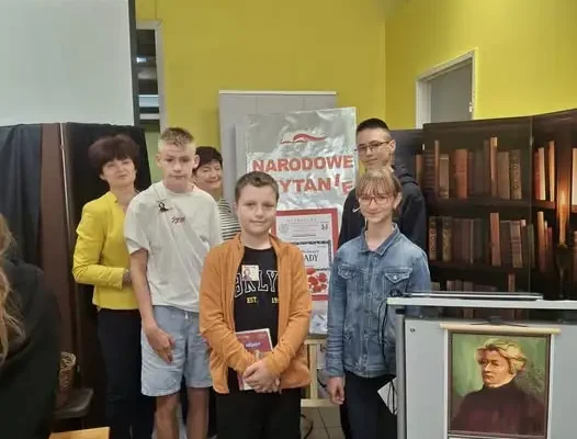 Narodowe Czytanie „Dziadów” w Praszce z udziałem uczniów