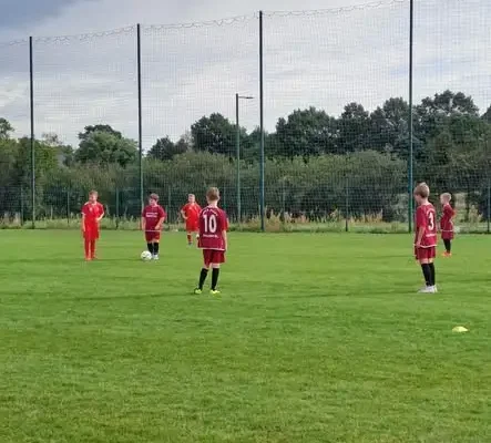 Turniej „Bawi Nas Piłka” w Oleśnie – sportowe emocje i radość najmłodszych