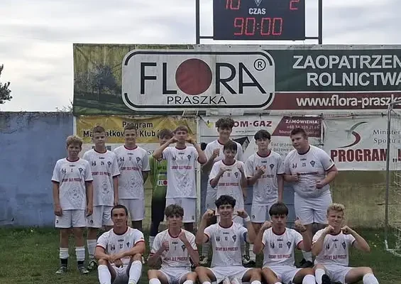 Juniorzy Młodsi Motoru Praszka rozgromili Kujakowice 10:2
