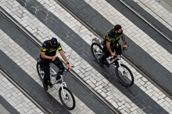 Olescy policjanci uczcili 100-lecie sportu w Policji podczas VIII Rodzinnego Rajdu Rowerowego