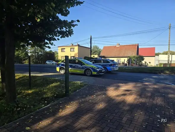 Ćwiczenia obrony cywilnej w Pludrach: ewakuacja szkoły i szkolenie z pierwszej pomocy