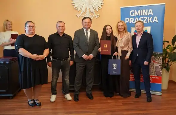Stypendia Burmistrza Praszki wręczone. Zobacz listę wyróżnionych uczniów