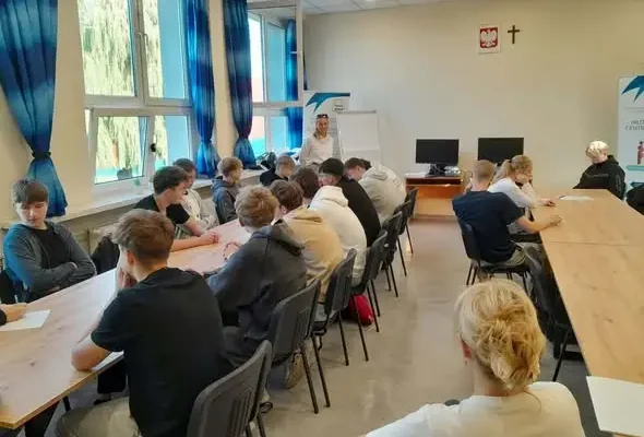 Edubus w Oleśnie: wirtualna rzeczywistość pomaga młodzieży wybrać zawód