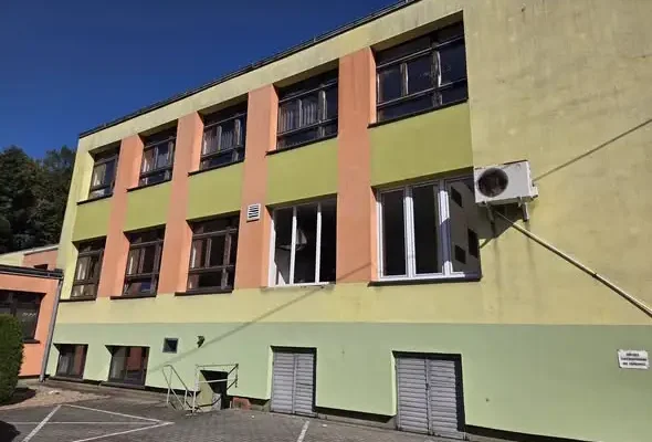 Dobrodzień: wymiana okien w szkole podstawowej — pierwszy etap zakończony
