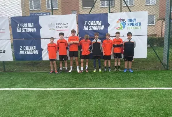 Młodzi piłkarze z Praszki na turnieju „Z Orlika na Stadion”