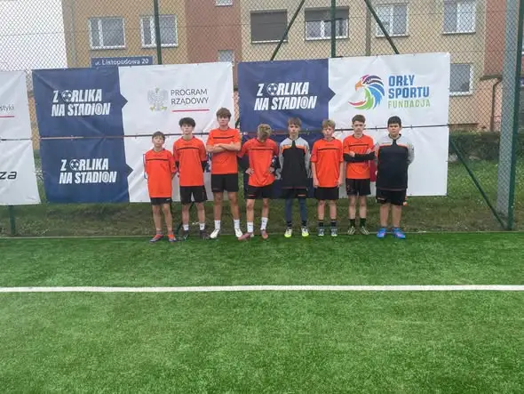 Młodzi piłkarze z Praszki na turnieju „Z Orlika na Stadion”