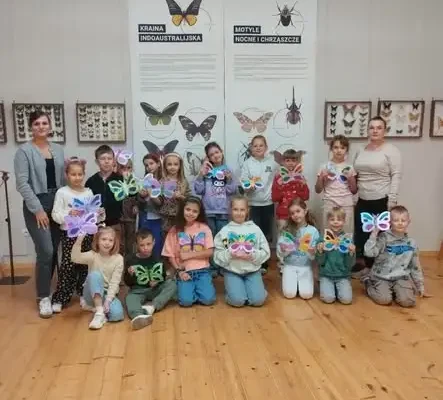 Klasa 2a odkrywa egzotyczne owady w Muzeum w Praszce