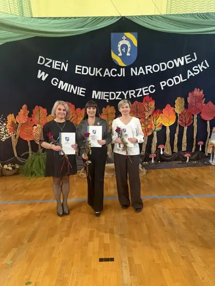 Gminne Obchody Dnia Edukacji Narodowej w Rzeczycy – nauczyciele z nagrodami i medalami KEN