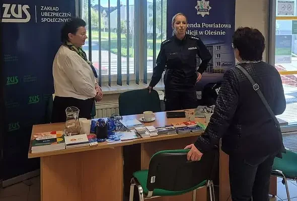Dni Seniora w oleskim ZUS-ie: policjanci i rzecznik konsumenta o bezpieczeństwie finansowym